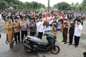 Bupati Gresik Berikan Sepeda Motor Operasional, Pada 356 Kepala Desa