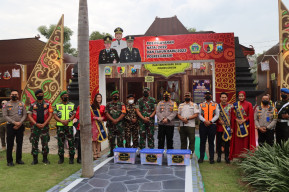 Kapolres Gresik, Cek Pengamanan Natal di Gereja Jelang Natal