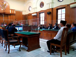 AMBROLNYA PROSOTAN KENJERAN WATER PARK, MEMAKAN KORBAN 17 LUKA - LUKA, HAKIM TOLAK SELURUHNYA EKSEPSI PAUL STEPEN, SUBANDI DAN SOETIADJI, " 23 SAKSI SEGERA