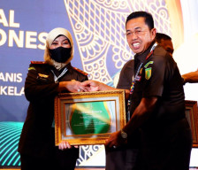 PRESTASI KEJATI JATIM MERAIH 6 PENGHARGAAN, SERTA 3 KEJARI DI JATIM
