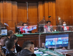 Sidang Perdana Tragedi Kanjuruhan Malang, Kedua Terdakwa Suko Sutrisno Dan Abdul Haris Didakwa Tentang Keolahragaan. Tidak Ajukan Eksepsi