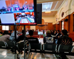 Sidang Tragedi Kanjuruhan Malang, Cerita Pilu Saksi Korban Tragedi Kanjuruhan Diselamatkan Petugas Berbaju Cokelat
