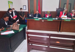 Pukul Wajah Mahasiswa Pakai Tongkat Baseball, Willem Fredrick Diadili 