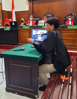 SEPAKAT PESTA SABU CARA PATUNGAN SATU POKET, DICIDUK MASIH ADA 0,42 GRAM, JAKSA TUNTUT 5 TAHUN BUI, HAKIM RINGANKAN HUKUMAN ANTOK DAN ANANG MENJADI 2 TAHUN BUI