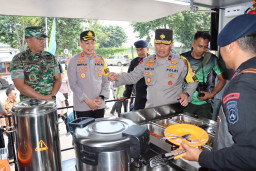 Wakapolda Jatim Gelar Bhakti Kesehatan Bhayangkara dan Gebyar Vaksinasi Di Pelabuhan Gresik