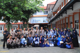 Serap Aspirasi, Kapolres Gresik Gelar Jumat Curhat di SMP Muhamadiyah 12 Gresik