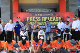 Kapolres Gresik Kembalikan Motor Hasil Curian, Korban: Terima Kasih Pak Polisi