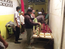 Polres Gresik Bantu Evakuasi Warga ODGJ