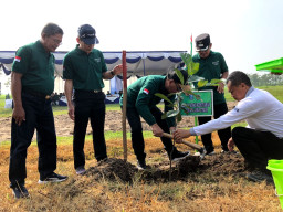 Tanam Pohon Warnai Peringatan HBR dan Hari Desa Asri Nusantara 2023