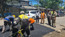 Satlantas Polres Gresik Koordinasi Jalan Rusak, Jelang Operasi Ketupat Semeru 2023