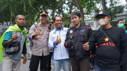 Polres Gresik Gelar Pengamanan Unjuk Rasa Buruh, di Kantor DPRD Gresik