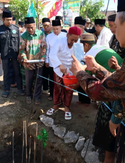 Didampingi Tokoh Masyarakat dan Kepala Desa, Bupati Hadiri Peletakan Batu Pertama Gedung Ranting NU Sidoraharjo