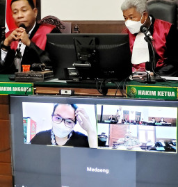 Bersama Dengan Erin Lilia Dan Bernada, Bersekongkol Tipu Gelap Dana Talangan Keuntungan Abal - Abal 3, Korban Merugi Rp. 9,9 Miliar, Silvia Yuniati Dituntut 3 T