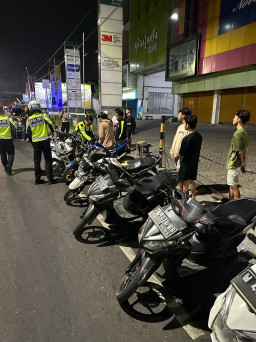 Patroli Samapta Polres Gresik cegah aksi Balap Liar