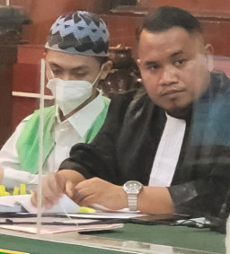 SENIOR ALPARD JALES POYONO ANIAYA YUNIOR TARUNA POLITEKNIK PELAYARAN HINGGA TEWAS TERKUAK DIPERSIDANGAN SEBELUMNYA PERNAH ADA YANG MENINGGAL JUGA DI ASRAMA. JAK
