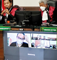 Silvia Yuniati Bersama Dengan Erin Lilia dan Bernada, Bersekongkol Tipu Gelap Dana Talangan Keuntungan Abal - Abal 3 , Korban Merugi Rp. 9,9 Miliar, Silvia Yuni