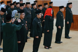 Gubernur Khofifah Lantik 5 Pejabat Eselon II Pemprov Jatim di Gedung Negara Grahadi