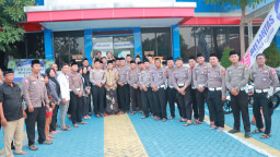 Gus Iqdam Ngaji Bareng Satlantas Polres Gresik di Satpas