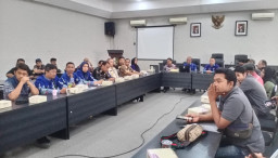 Dugaan Alirkan Dana DBHCHT ke LPPL Radio Suara Sampang, PJS Tuding Diskominfo Tabrak Perbup Sampang 11/ 2019