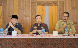 Wabup Blitar Rahmat Santoso Bantu Puluhan Lurah Terjerat Tanah Bengkok