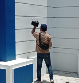 Tembok Pecah-pecah, Gedung Smart Room Sampang Jelek, Aktivis Endus Dugaan Korupsi