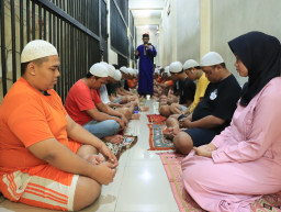 Peringati Maulid Nabi Muhammad SAW, Polres Gresik Doa Bersama Tahanan