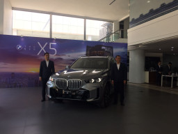 The New BMW X5 Diluncurkan di Jawa Timur.