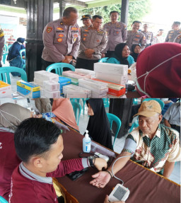 Rakorbin SDM dan PNS, Gelar Bhakti Kesehatan dan Penanaman Pohon di Gresik 