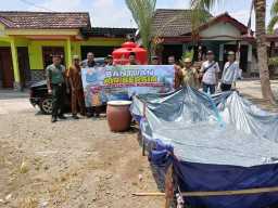 Dilanda Kekeringan, Pemdes Sumberdadi Distribusikan Air Bersih 10 ribu Liter Kepada Warganya 