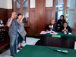 Terbukti Bersalah, Bayar Pesanan Kain Batik Rp248 Juta dengan Cek/BG Kosong, Hakim dan Jaksa Sepakat Menghukum Sutikno 24 Bulan Penjara