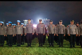 Kapolda Jatim Pantau Situasi Perayaan Malam Tahun Baru di Pusat Kota Surabaya 