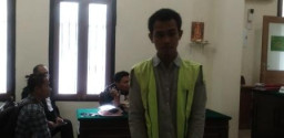 VICKY PEMUDA PACAR KEMBANG DITUNTUT TUJUH TAHUN PENJARA