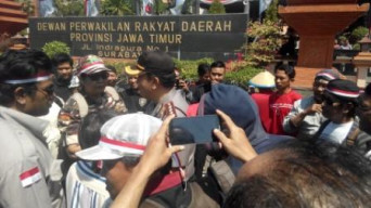 Patung Kwaan Sing Tee Koen Tuban di Gugat Gabungan Elemen Bhoemi Putra.