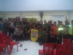 Kapolsek Sawahan Deklarasikan Perdamaian Bonek dan PSHT.