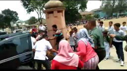 Wiranto Diserang Pria Tak Dikenal, Saat Baru Turun Dari Mobil.