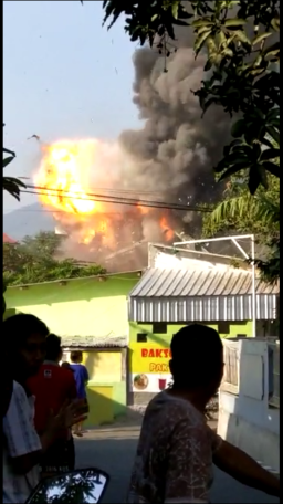 Beredar Video dan Foto Ledakan Gudang Senjata di Srondol Semarang.