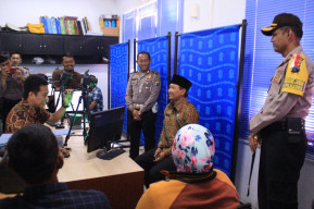 Kapolres Pasuruan Dampingi Bupati Cek Command Room dan Ruang Sim 