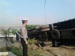 Truck Hino Laka Tunggal, Kasat Lantas Datangi TKP
