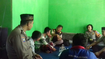 Arik Pengidap Kanker Lidah di Jenguk si Cantik Kompol Herlina.