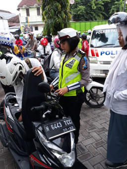 Senyum Sapa Sopan Santun, Kesan Warga Pasurun Pada Polantas Saat Operasi Zebra.