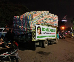 KM Dharma Kencana Angkut Bantuan Bonek Untuk Korban Bencana Mamuju-Sulsel