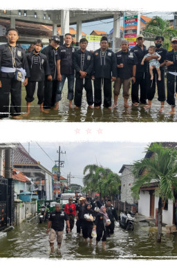 Peduli, PSH Terate Ranting Benjeng Bagi Sembako ke Warga Terdampak Banjir di Desa Jono dan Morowudi