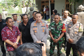 Jumat curhat, Kapolres Gresik Bantu Pengobatan Korban Lakalantas