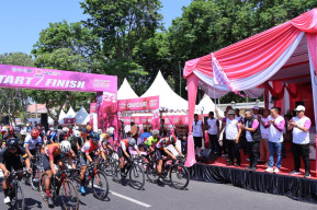 549 Pembalap Ramaikan Road to Tour of Kemala Seri 3 Gresik Criterium 2023