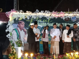 Peringati Haul Syekh Syarif Hidayatullah, Kades Sugiono Sentil Pejabat Pemkab Soal Jalan Rusak di Desa Sumberdadi