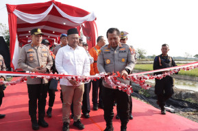 Kapolres Gresik Dampingi Kapolda Jatim Resmikan Palang Pintu Kereta Api Perlintasan Sebidang