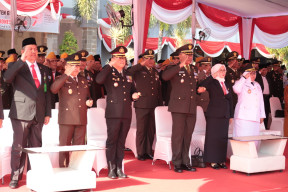 Kapolres Gresik Hadiri Upacara HUT kemerdekaan RI ke 78, di Halaman Kantor Bupati Gresik