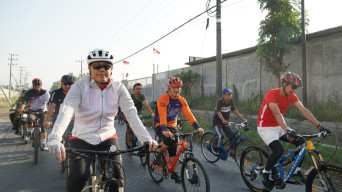 Meriahkan HUT RI ke 78, Forkopimda Gresik Gowes Bareng Ribuan Warga Driyorejo