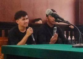 BERDALIH IKUT COBLOSAN KADES DI MADURA, TABRAK PEJALAN KAKI HINGGA TEWAS DITEMPAT, TRI SUWANDI BABLAS BUI