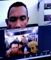 13 TERDAKWA TAHANAN NARKOBA POLRES TANJUNG PERAK ANIAYA TAHANAN LAIN HINGGA TEWAS, BAKAL LEBIH LAMA DIBUI, JAKSA HADIRKAN PENJAGA TAHANAN, PERAWAT DAN KEPALA PO
